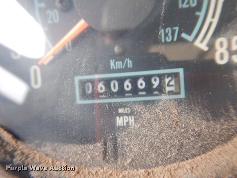 image for item IP9244 1990 International 9300  tank truck