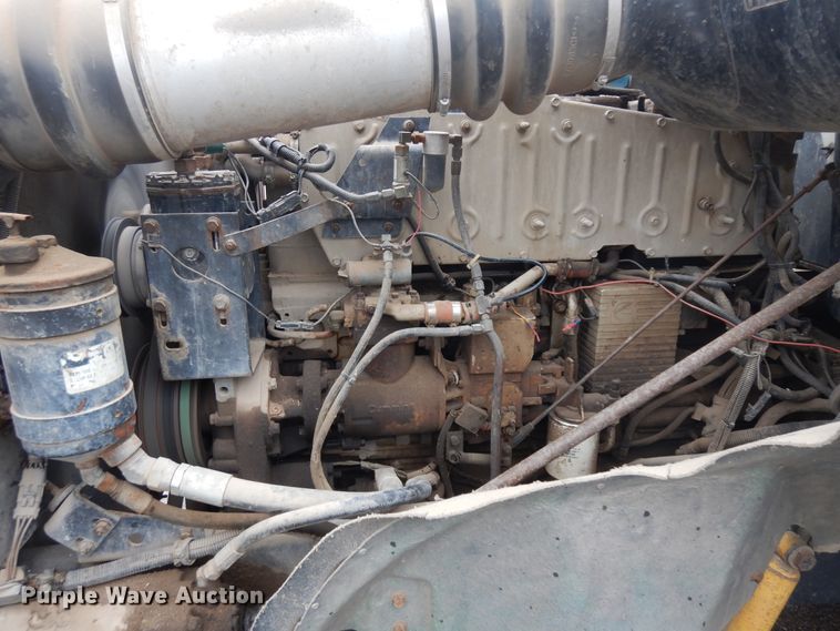 image for item IP9244 1990 International 9300  tank truck