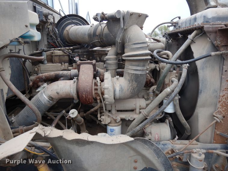 image for item IP9244 1990 International 9300  tank truck