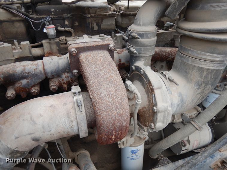 image for item IP9244 1990 International 9300  tank truck