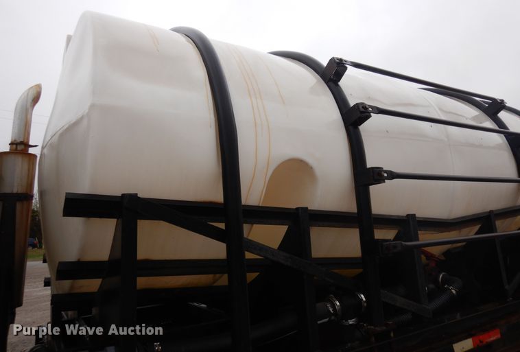 image for item IP9244 1990 International 9300  tank truck