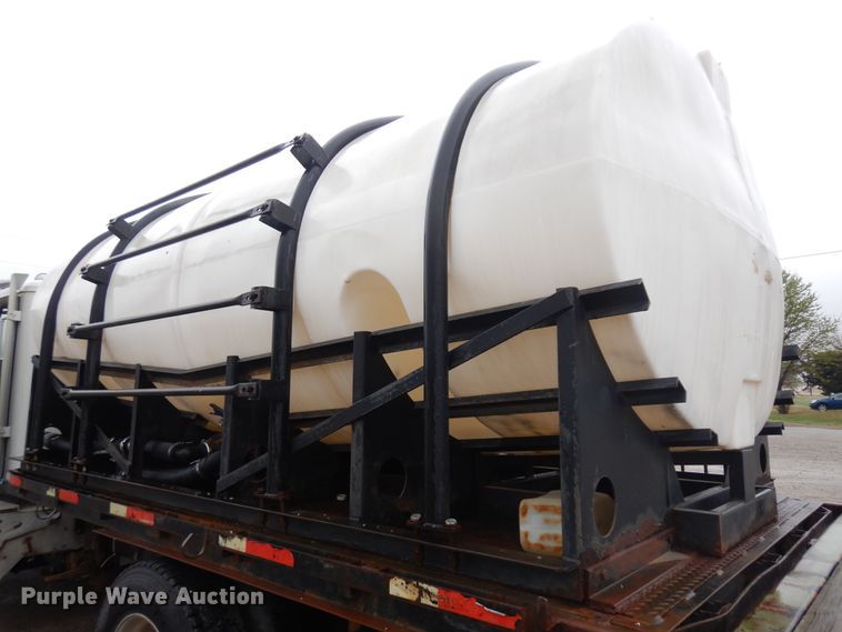 image for item IP9244 1990 International 9300  tank truck