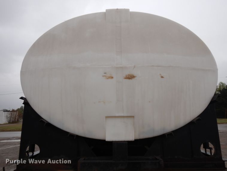 image for item IP9244 1990 International 9300  tank truck