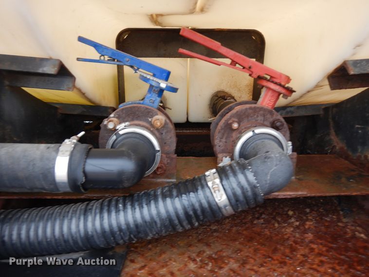 image for item IP9244 1990 International 9300  tank truck