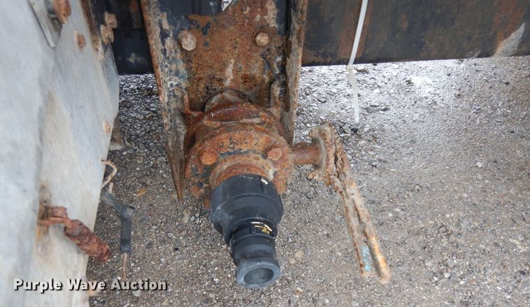 image for item IP9244 1990 International 9300  tank truck