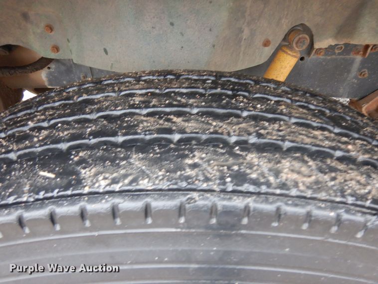 image for item IP9244 1990 International 9300  tank truck