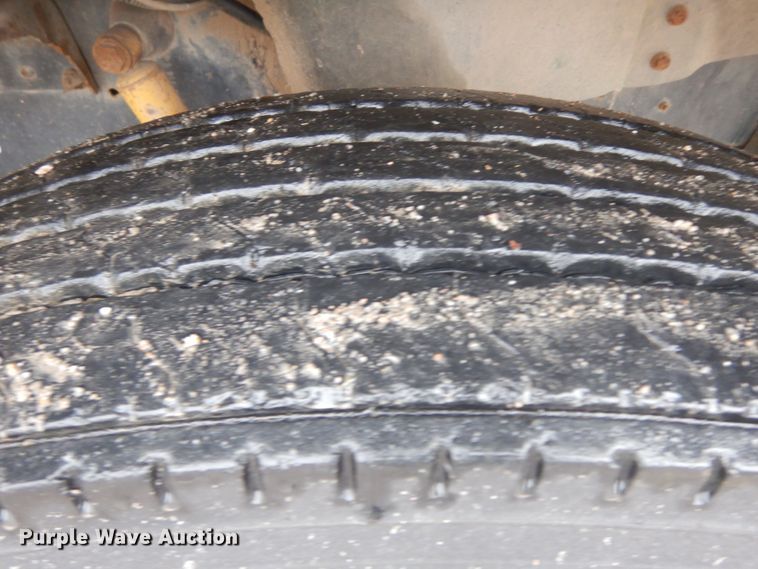 image for item IP9244 1990 International 9300  tank truck