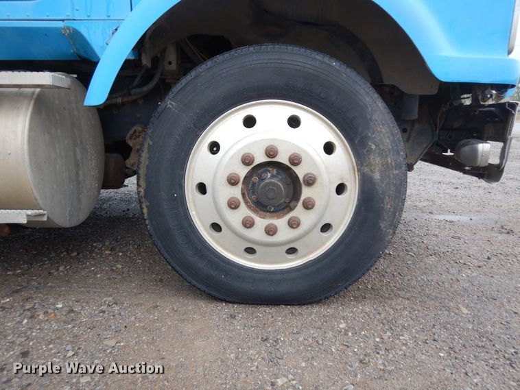 image for item IP9244 1990 International 9300  tank truck