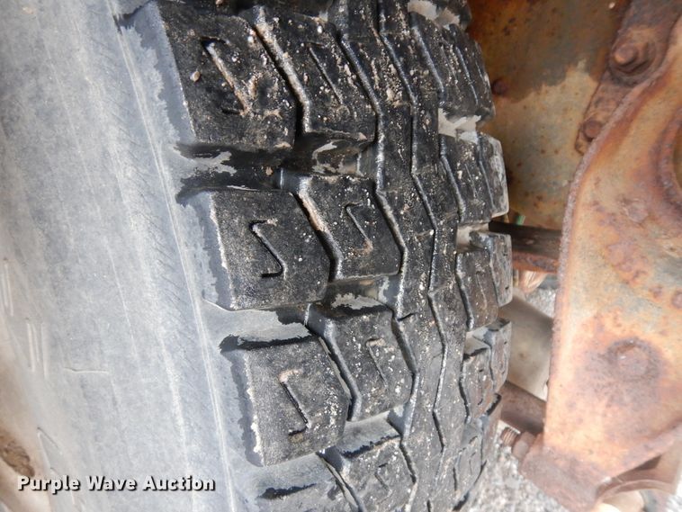 image for item IP9244 1990 International 9300  tank truck