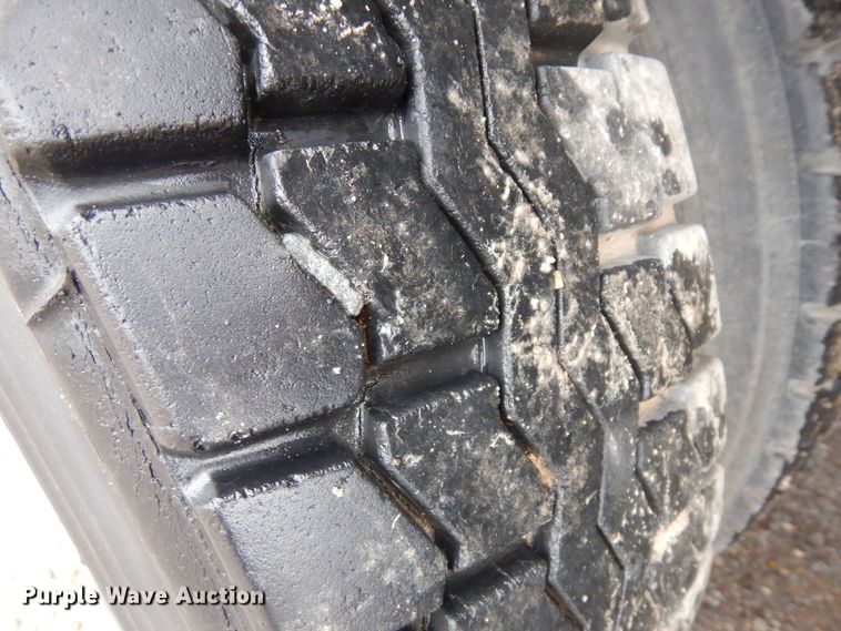 image for item IP9244 1990 International 9300  tank truck