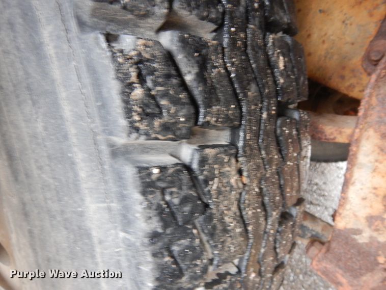 image for item IP9244 1990 International 9300  tank truck