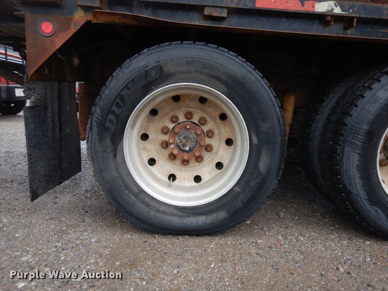 image for item IP9244 1990 International 9300  tank truck