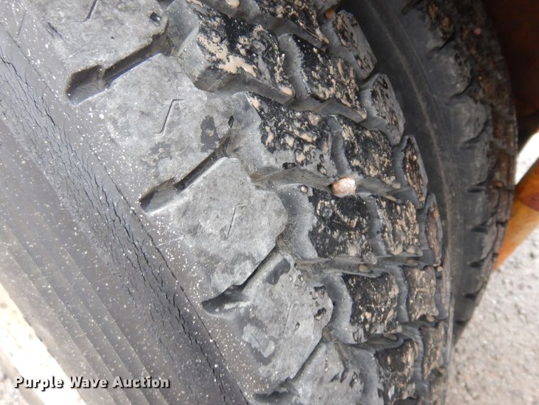 image for item IP9244 1990 International 9300  tank truck