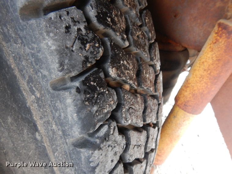 image for item IP9244 1990 International 9300  tank truck