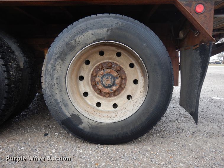 image for item IP9244 1990 International 9300  tank truck