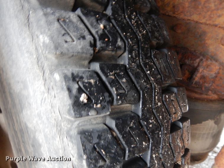 image for item IP9244 1990 International 9300  tank truck