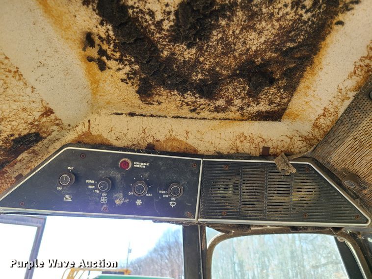 image for item IQ9123 International 6588  4WD tractor