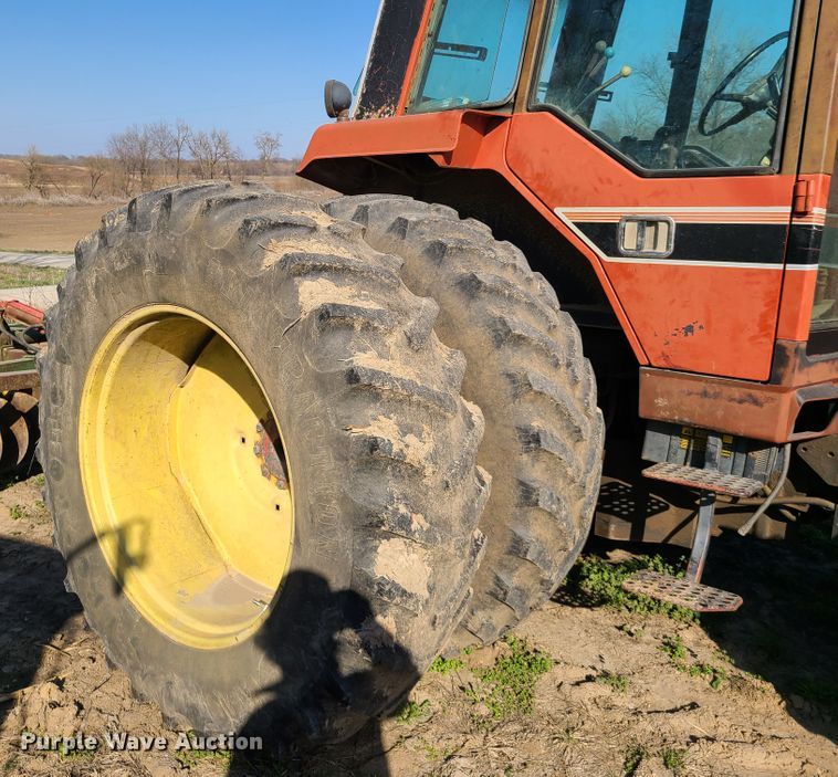 image for item IQ9123 International 6588  4WD tractor