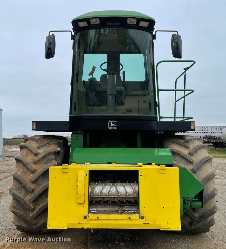 image for item IR9798 1994 John Deere 6810  forage harvester