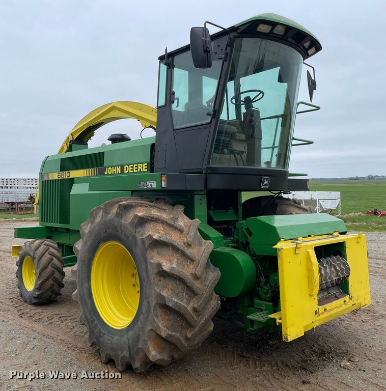 image for item IR9798 1994 John Deere 6810  forage harvester