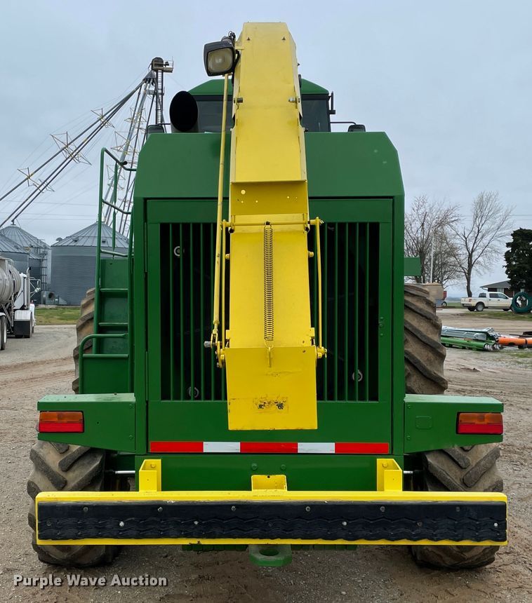 image for item IR9798 1994 John Deere 6810  forage harvester