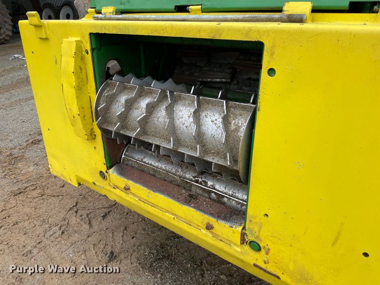 image for item IR9798 1994 John Deere 6810  forage harvester