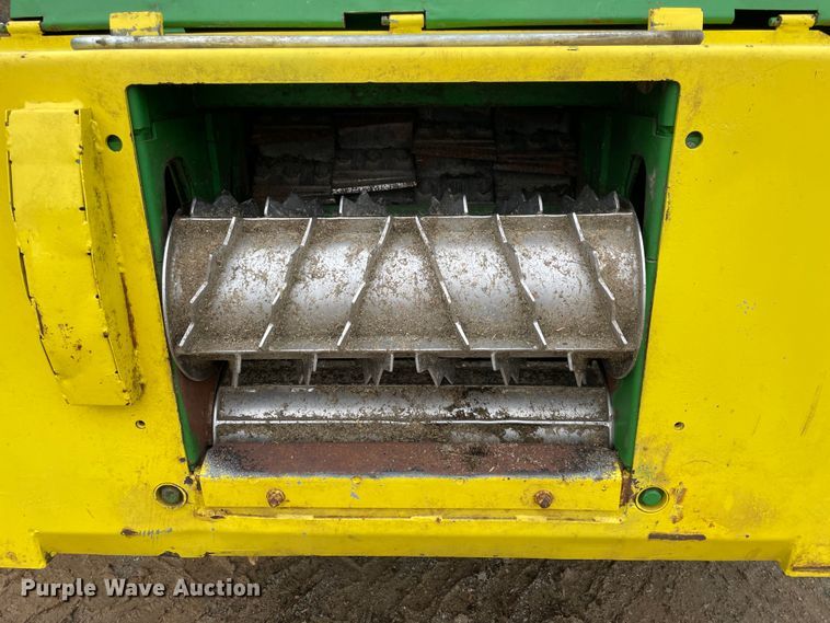 image for item IR9798 1994 John Deere 6810  forage harvester