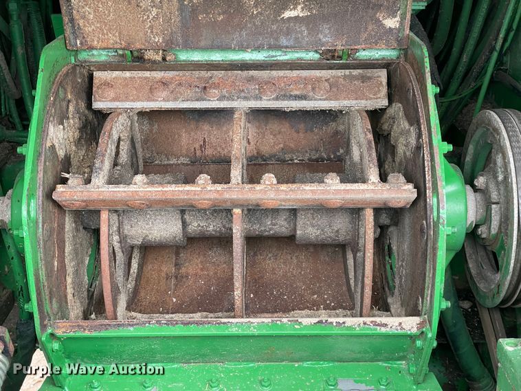 image for item IR9798 1994 John Deere 6810  forage harvester