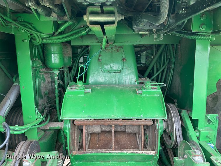 image for item IR9798 1994 John Deere 6810  forage harvester