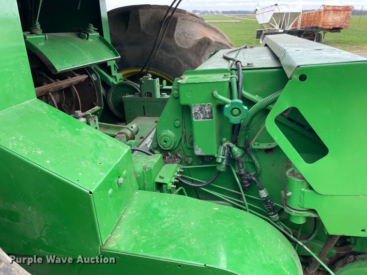 image for item IR9798 1994 John Deere 6810  forage harvester