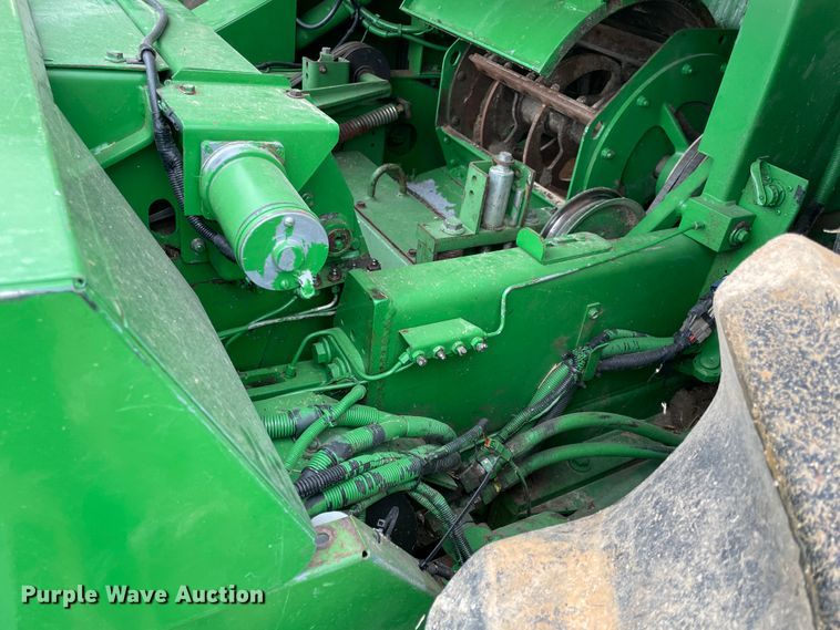 image for item IR9798 1994 John Deere 6810  forage harvester