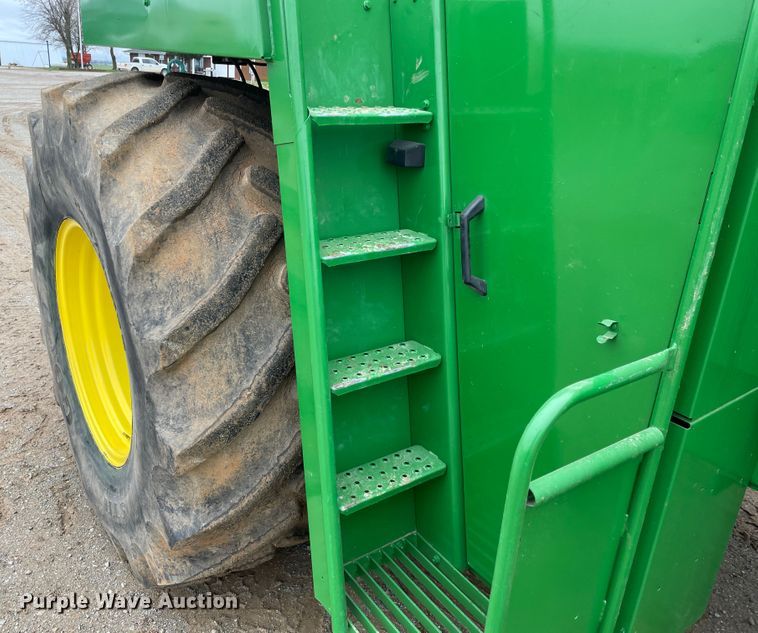 image for item IR9798 1994 John Deere 6810  forage harvester