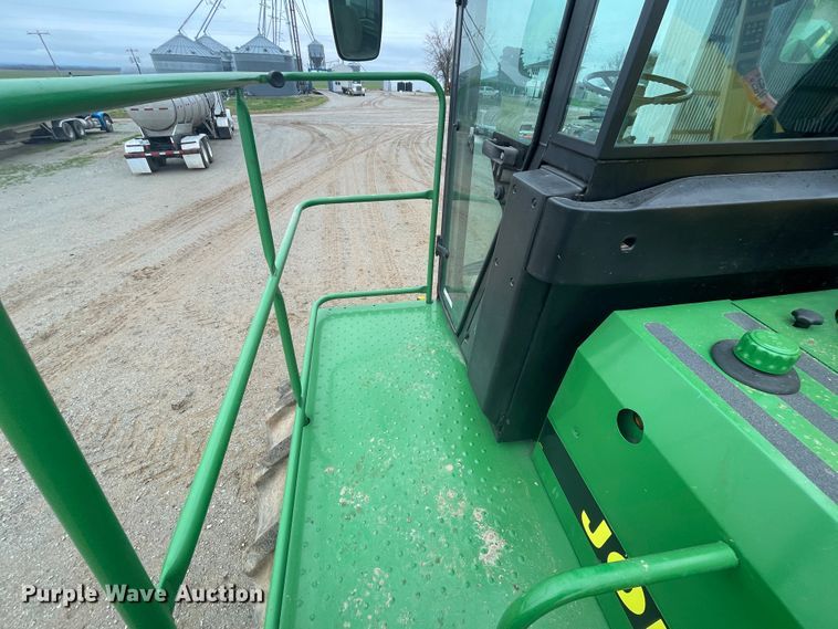 image for item IR9798 1994 John Deere 6810  forage harvester
