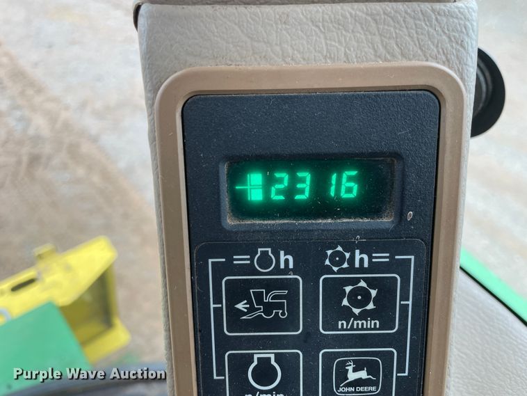 image for item IR9798 1994 John Deere 6810  forage harvester