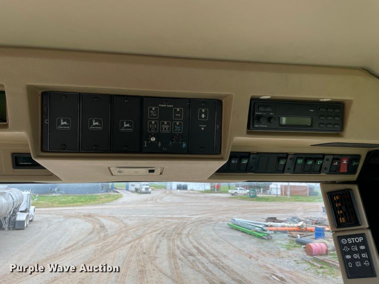 image for item IR9798 1994 John Deere 6810  forage harvester