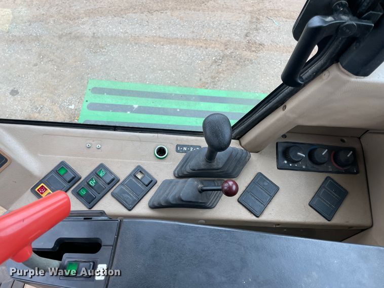 image for item IR9798 1994 John Deere 6810  forage harvester