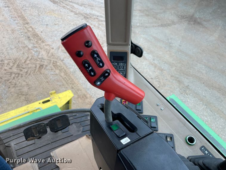 image for item IR9798 1994 John Deere 6810  forage harvester