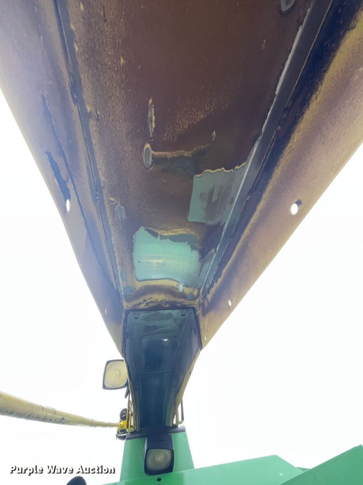 image for item IR9798 1994 John Deere 6810  forage harvester