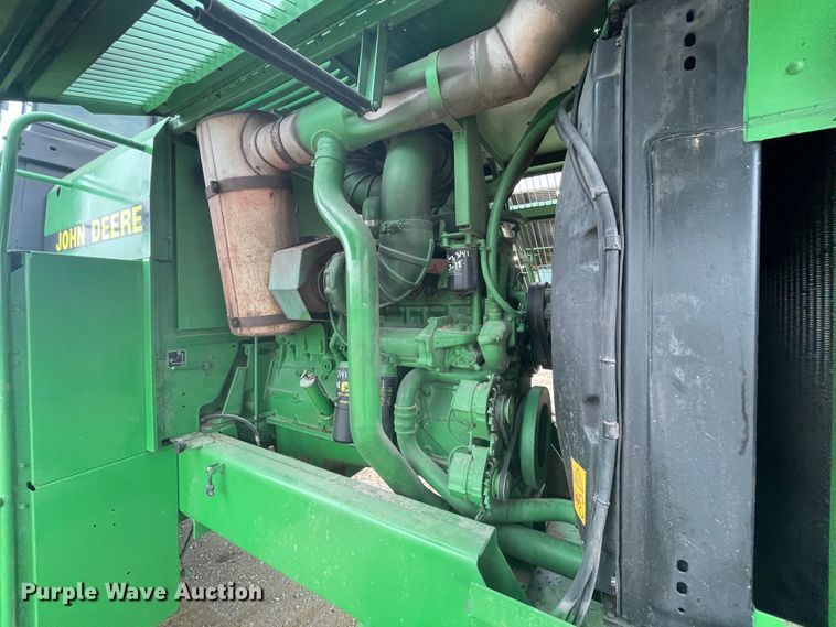 image for item IR9798 1994 John Deere 6810  forage harvester