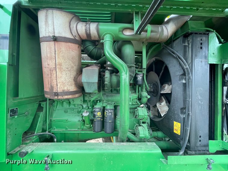image for item IR9798 1994 John Deere 6810  forage harvester