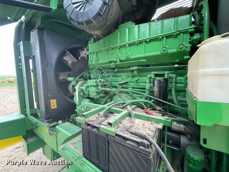 image for item IR9798 1994 John Deere 6810  forage harvester