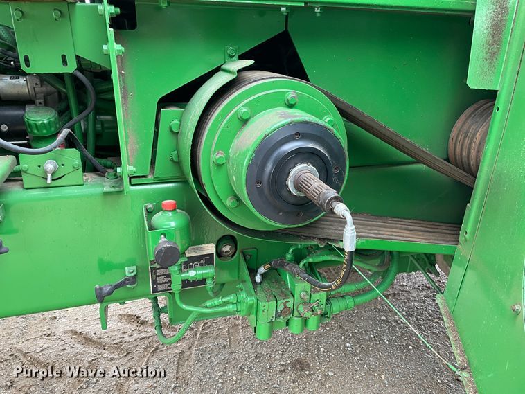 image for item IR9798 1994 John Deere 6810  forage harvester