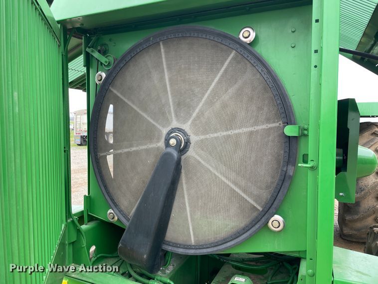 image for item IR9798 1994 John Deere 6810  forage harvester