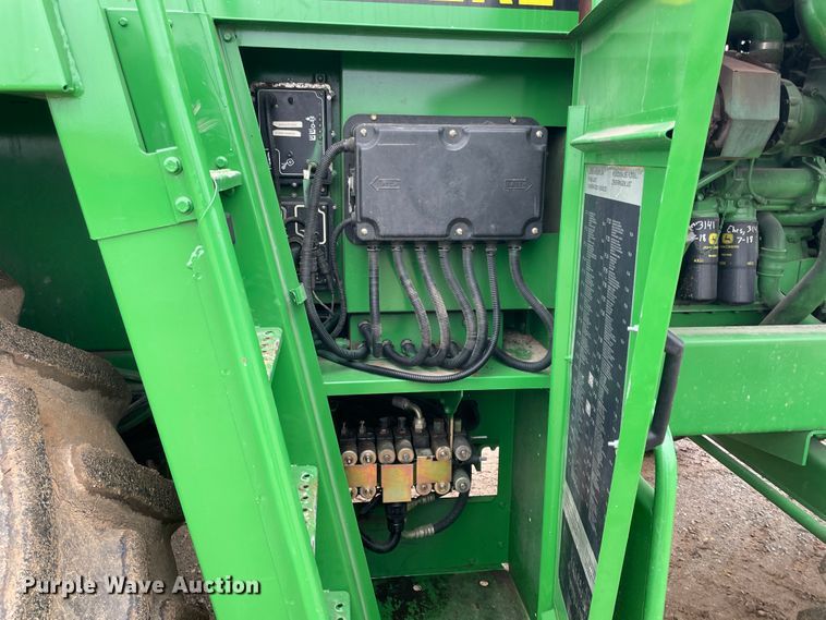 image for item IR9798 1994 John Deere 6810  forage harvester