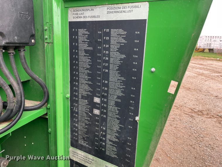 image for item IR9798 1994 John Deere 6810  forage harvester