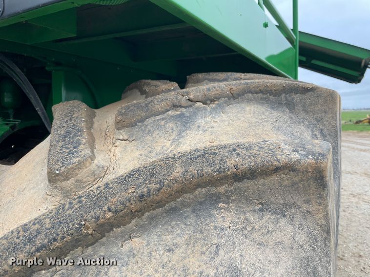 image for item IR9798 1994 John Deere 6810  forage harvester