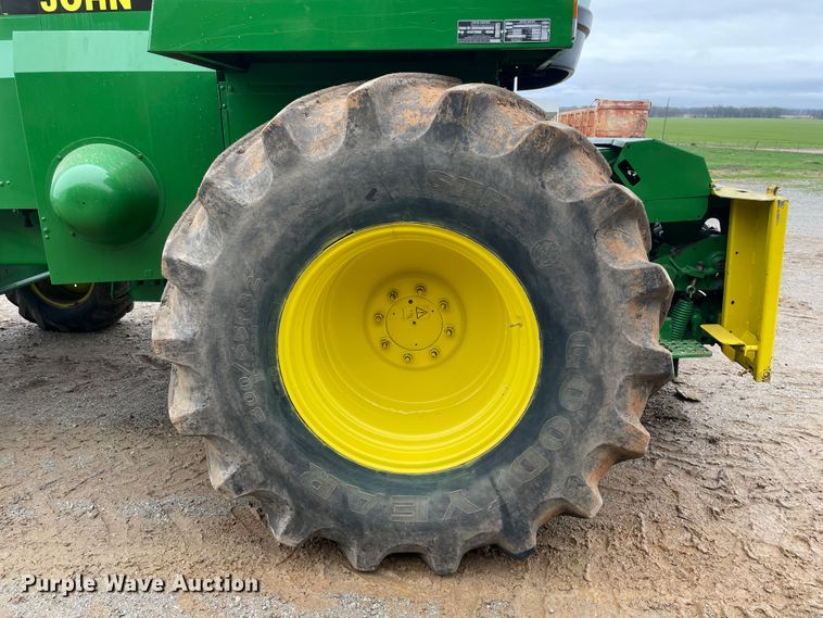 image for item IR9798 1994 John Deere 6810  forage harvester