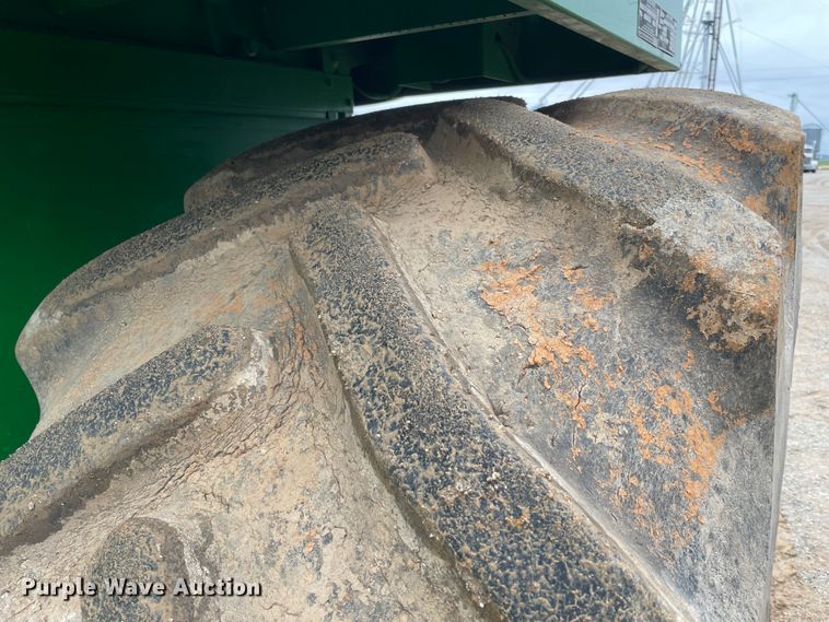 image for item IR9798 1994 John Deere 6810  forage harvester