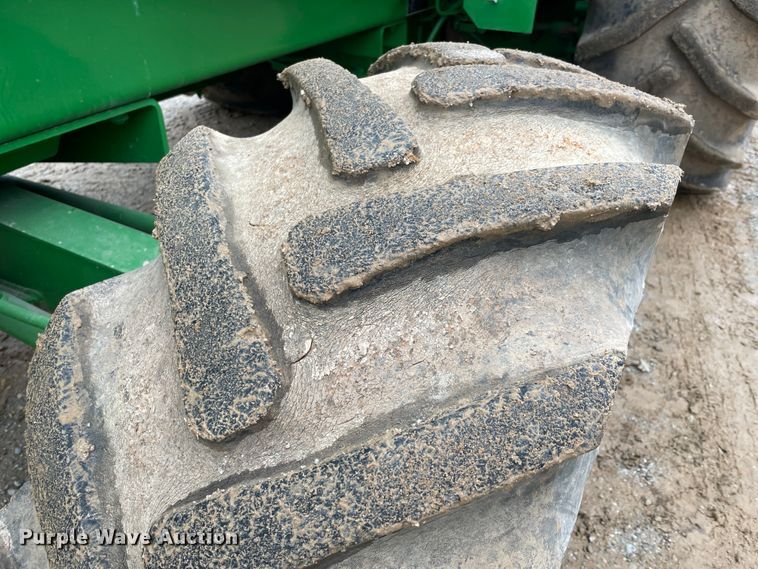 image for item IR9798 1994 John Deere 6810  forage harvester