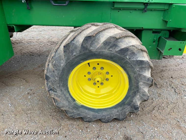 image for item IR9798 1994 John Deere 6810  forage harvester